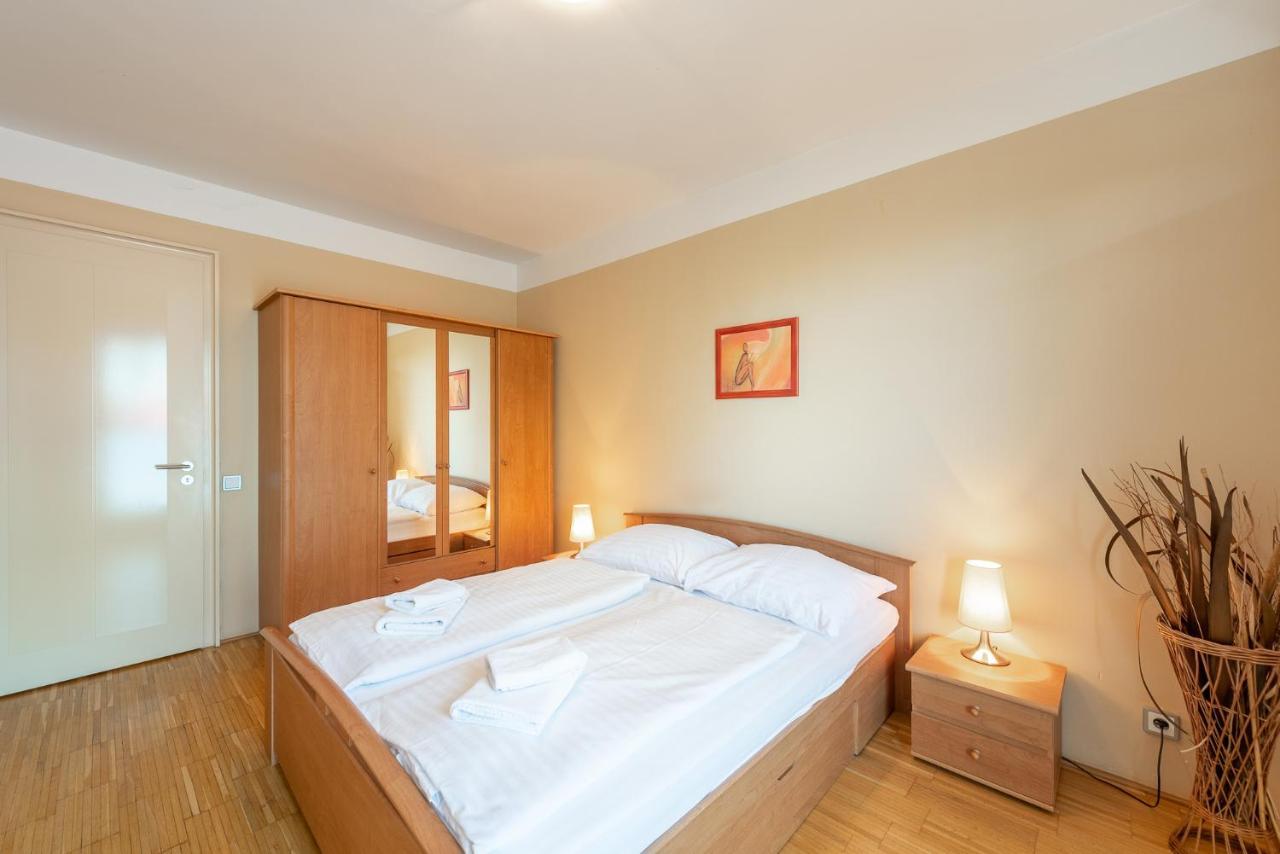 Luxury Apartment River Diamond Residence براغ المظهر الخارجي الصورة